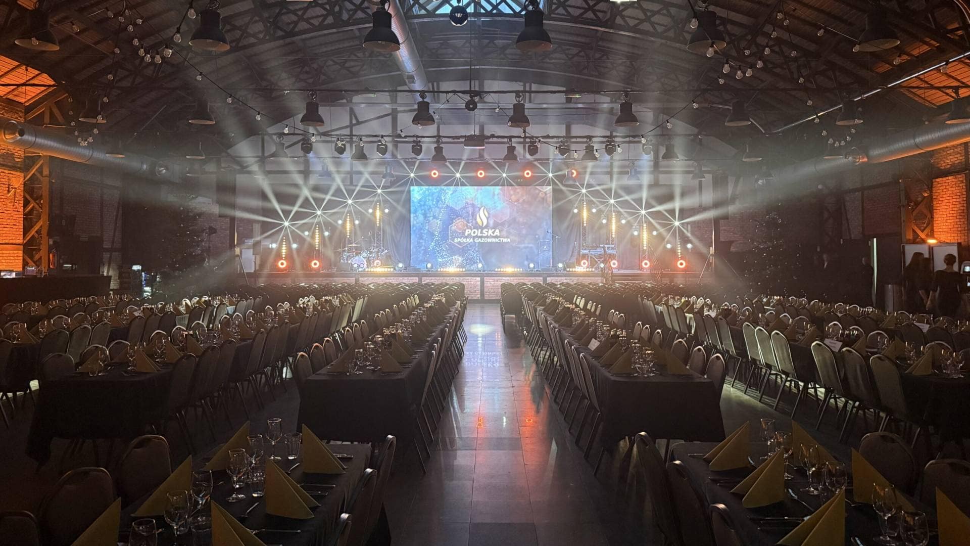 Oświetlenie eventu firmowego – profesjonalna technika GB Sound